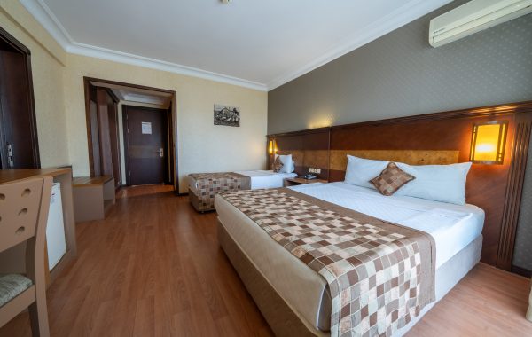 Kara Manzaralı Aile Oda